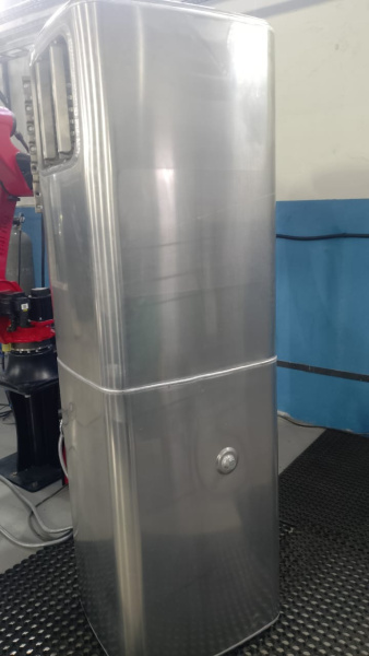 Топливный бак со ступенькой и площадкой 800л. (№ 814433)